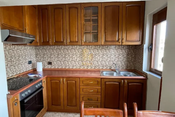 Tirane, jepet me qera apartament 1+1 Kati 5, 60 m² 450 € (Porcelan)