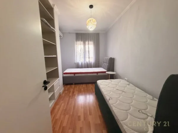 Tirane, jepet me qera apartament 2+1+Ballkon Kati 2, 96 m² 950 € 