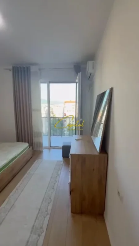 Tirane, jepet me qera apartament 1+1 Kati 8, 70 m² 450 € (YZBERISHT)