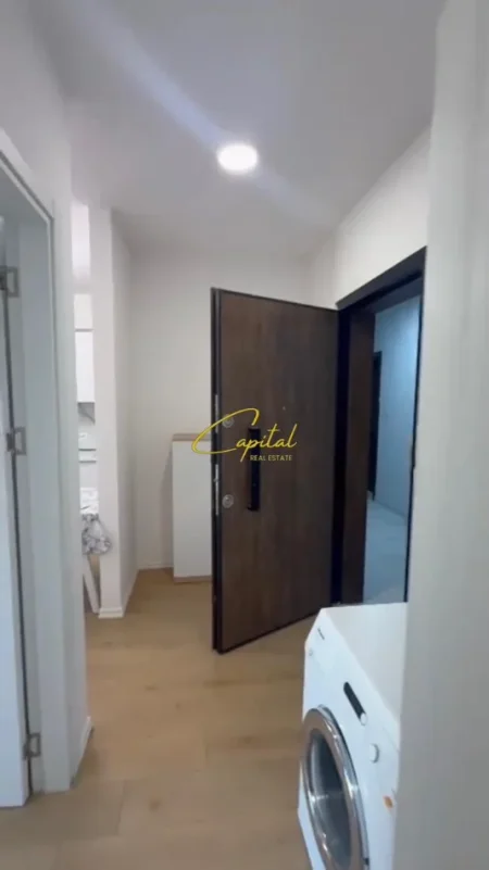 Tirane, jepet me qera apartament 1+1 Kati 8, 70 m² 450 € (YZBERISHT)