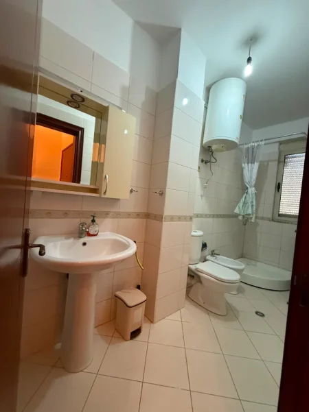 Tirane, jepet me qera apartament 2+1+Ballkon Kati 7, 107 m² 550 € (VILA L ,ASTIR)