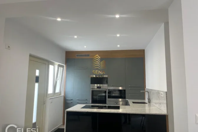 Tirane, jepet me qera apartament 2+1 Kati 1, 80 m² 550 € (5 Maji)