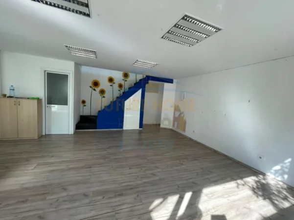 Tirane, jepet me qera ambjent biznesi Kati 0, 34 m² 842 € (Kopshti zoologjik)