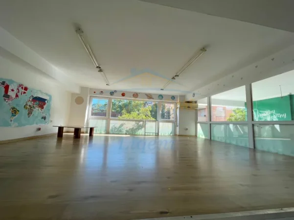 Tirane, jepet me qera ambjent biznesi Kati 0, 34 m² 842 € (Kopshti zoologjik)