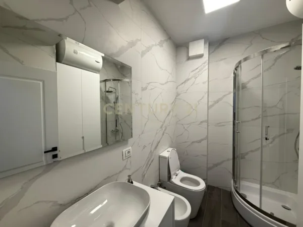 Tirane, jepet me qera apartament 2+1+Ballkon Kati 6, 70 m² 800 € 