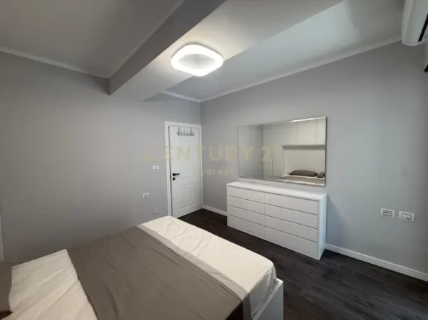 Tirane, jepet me qera apartament 2+1+Ballkon Kati 6, 70 m² 800 € 