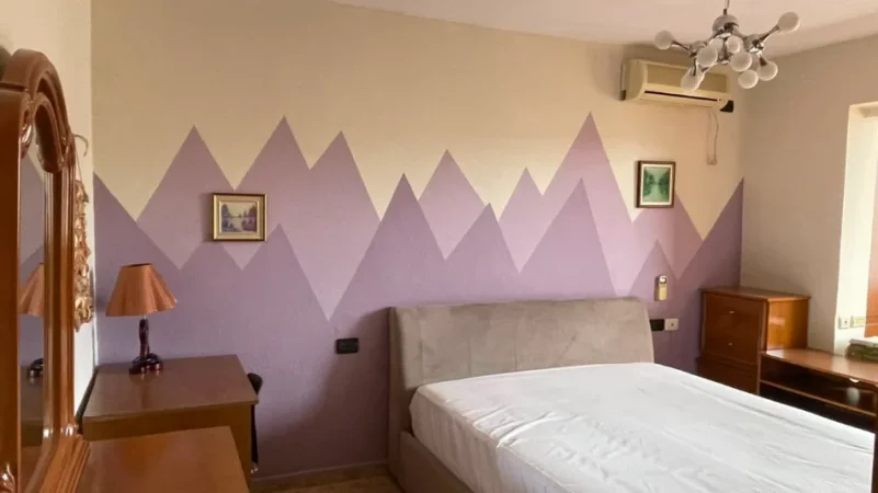 Tirane, jepet me qera Apartament 1+1 Kati 5, Mobiluar, Çmimi 45.000 Lekë të Reja, tek Varri Bamit, Tiranë.