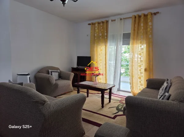 Vlore - Lungomare, jepet me qera apartament 2+1+Ballkon Kati 1, 90 m² 480 € (Lungomare)