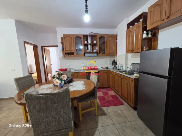 Vlore - Lungomare, jepet me qera apartament 2+1+Ballkon Kati 1, 90 m² 480 € (Lungomare)