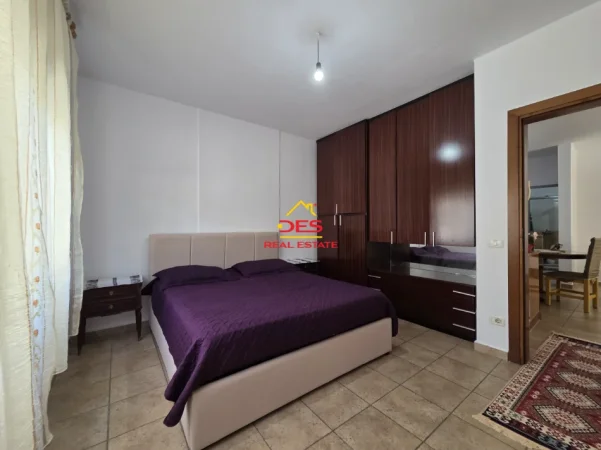 Vlore - Lungomare, jepet me qera apartament 2+1+Ballkon Kati 1, 90 m² 480 € (Lungomare)