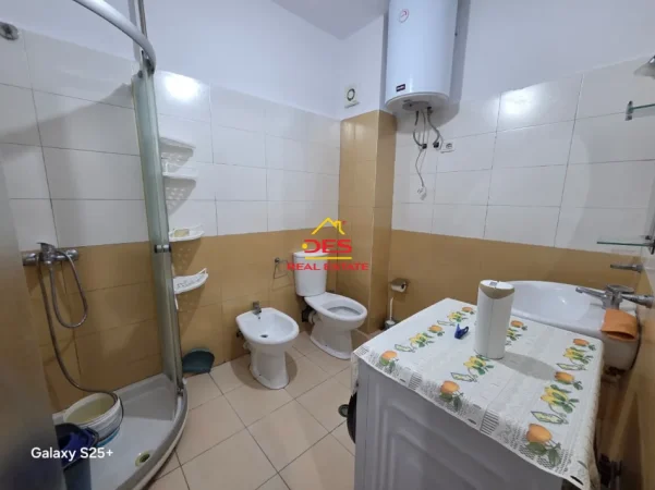 Vlore - Lungomare, jepet me qera apartament 2+1+Ballkon Kati 1, 90 m² 480 € (Lungomare)