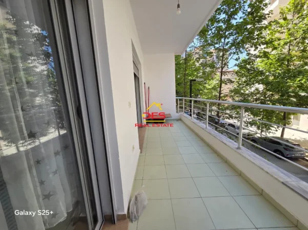 Vlore - Lungomare, jepet me qera apartament 2+1+Ballkon Kati 1, 90 m² 480 € (Lungomare)