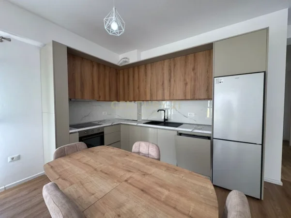 Tirane, jepet me qera apartament 2+1 Kati 4, 100 m² 500 € 