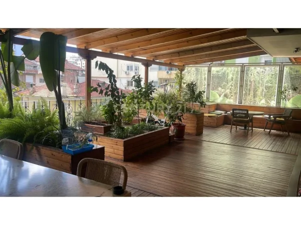 Tirane, jepet me qera zyre Kati 1, 175 m² 2.000 € (ish Blloku)