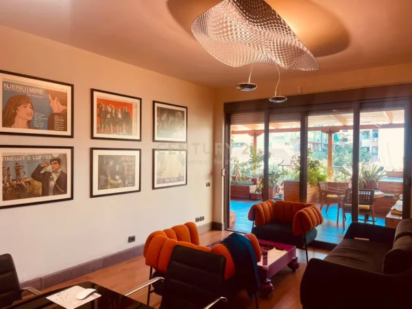 Tirane, jepet me qera zyre Kati 1, 175 m² 2.000 € (ish Blloku)