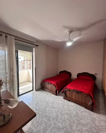 Tirane, jepet me qera apartament 2+1 Kati 6, (Rruga Muhamet Gjollesha)