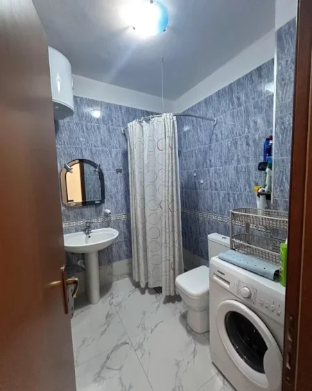 Tirane, jepet me qera apartament 2+1 Kati 6, (Rruga Muhamet Gjollesha)