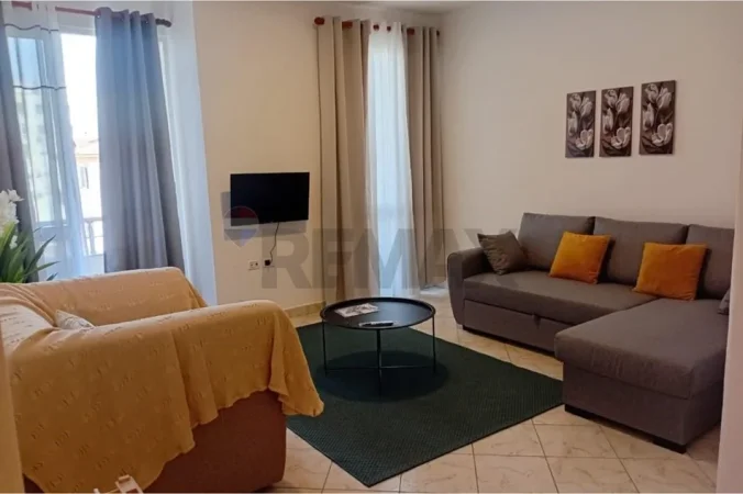 Tirane, jepet me qera apartament 2+1  (Rruga Loni Ligori, Tiranë)