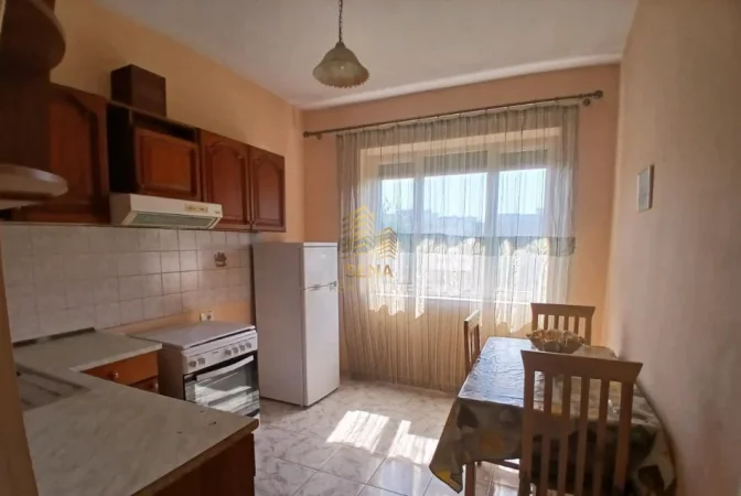 Tirane, jepet me qera apartament 1+1 Kati 3, 64 m² 500 € (Brryli)