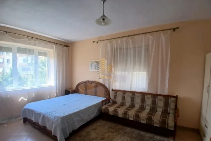 Tirane, jepet me qera apartament 1+1 Kati 3, 64 m² 500 € (Brryli)