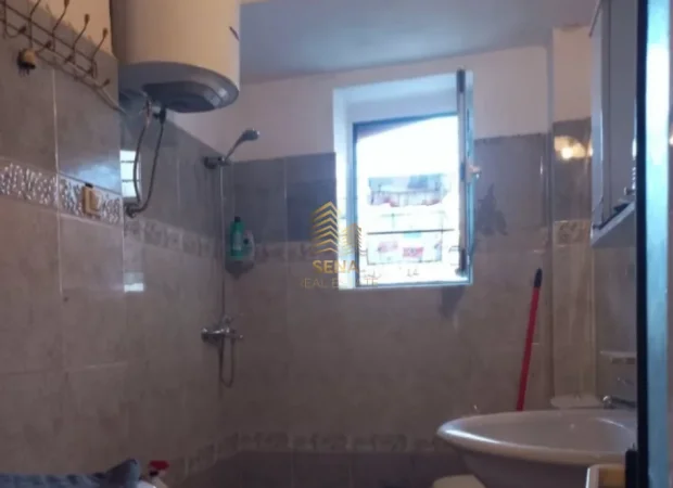 Tirane, jepet me qera apartament 1+1 Kati 3, 64 m² 500 € (Brryli)