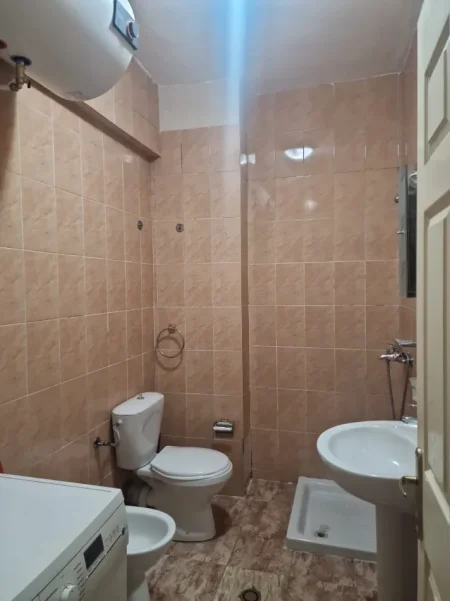 Tirane, jepet me qera apartament 2+1 Kati 11, 90 m² 500 € (Rruga Dritan Hoxha)
