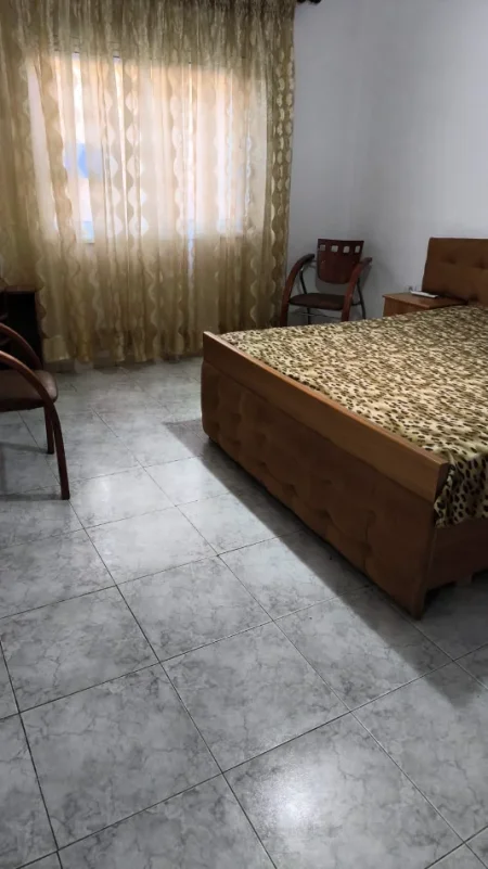 Tirane, jap me qera apartament 1+1 Kati 1, 55 m² 350 € 