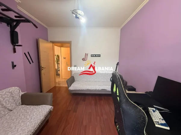 Tirane, shitet apartament 2+1+Ballkon Kati 6, 101 m² 190.000 € (Komisariati Nr 4)