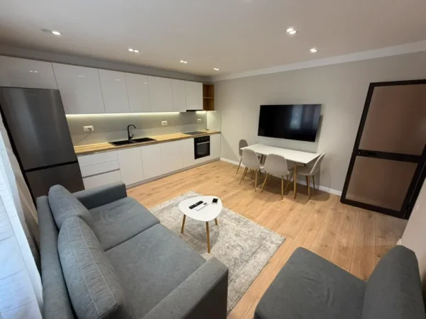 Tirane, jepet me qera apartament 1+1 Kati 2, 600 €
