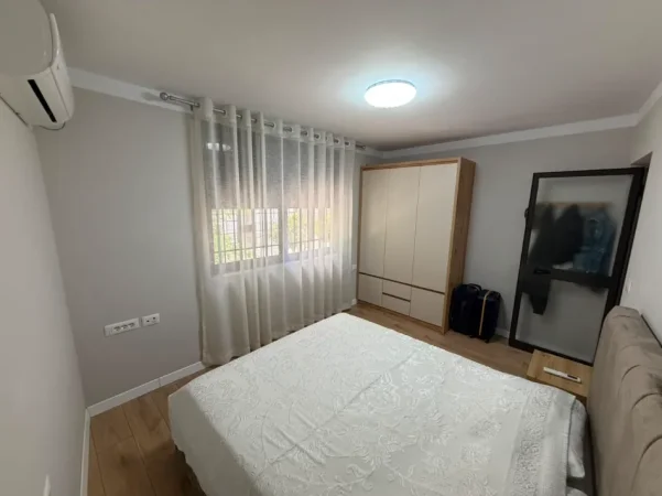 Tirane, jepet me qera apartament 1+1 Kati 2, 600 €