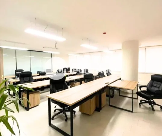 Shkoder, jepet me qera ambjent biznesi Kati 4, 370 m² 1.500 € (QENDER)