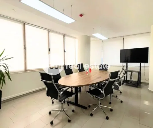 Shkoder, jepet me qera ambjent biznesi Kati 4, 370 m² 1.500 € (QENDER)