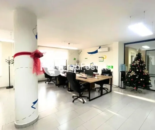 Shkoder, jepet me qera ambjent biznesi Kati 4, 370 m² 1.500 € (QENDER)