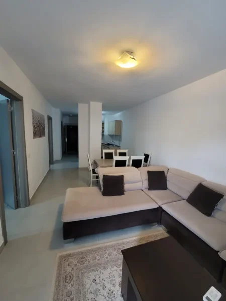 Tirane, jepet me qera apartament 2+1+Aneks+Ballkon Kati 2, 450 € (rruga 5 maji)