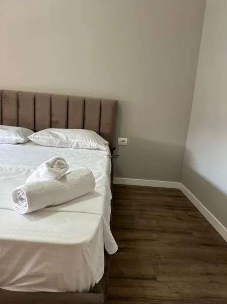 Tirane, jepet me qera apartament 1+1 Kati 5, 60 m² 650 € (PAZARI I RI)
