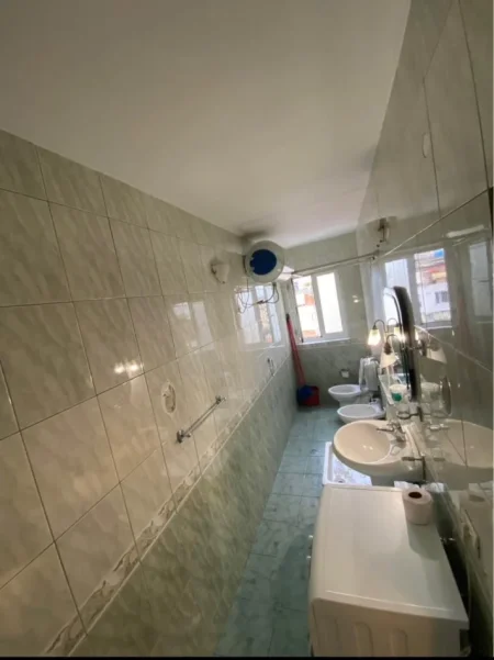 Tirane, jepet me qera apartament 2+1 Kati 5, 80 m² 550 € (Prokuroria e Rrethit Gjyqësor Tiranë)