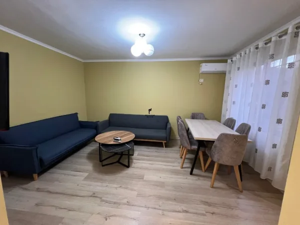 Tirane, jepet me qera apartament 3+1 Kati 2, 120 m² 600 € (LAPRAKE)