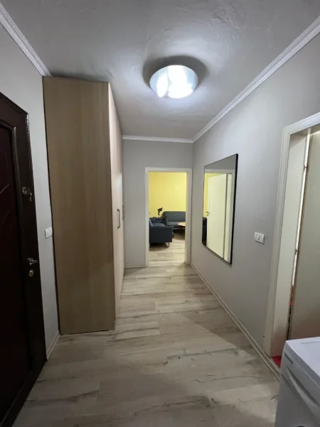 Tirane, jepet me qera apartament 3+1 Kati 2, 120 m² 600 € (LAPRAKE)