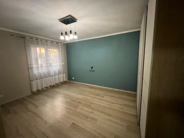 Tirane, jepet me qera apartament 3+1 Kati 2, 120 m² 600 € (LAPRAKE)
