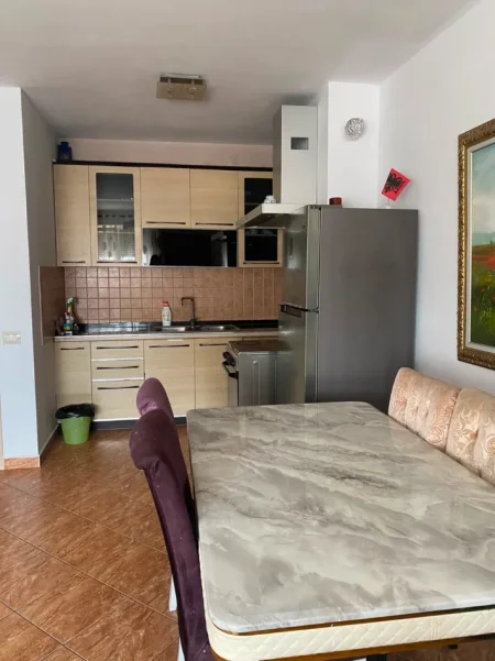 Tirane, jepet me qera apartament 2+1+Ballkon Kati 4, 105 m² 650 € (21 Dhjetori)