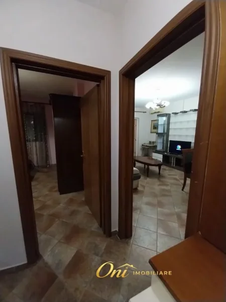 Tirane, jepet me qera apartament 1+1 Kati 3, 90 m² 550 € (KOMUNA E PARISIT)