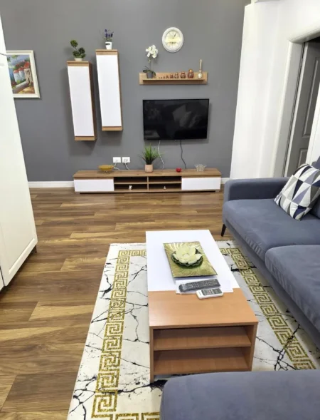 Tirane, jepet me qera apartament 1+1 , 70 m² 650 € (RRUGA KOSOVAREVE)