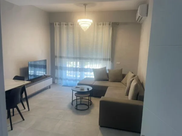 Tirane, jepet me qera apartament 2+1 Kati 5, 110 m² 700 € (BRRYLI)
