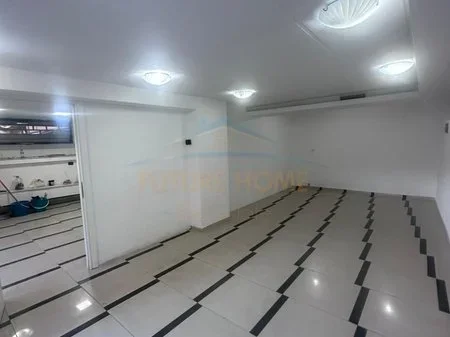 Durres, jepet me qera ambjent biznesi Kati 0, 72 m² 600 € (Prane Ukd, Durrës)