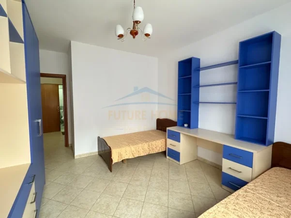 Tirane, jepet me qera apartament 3+1 Kati 5, 120 m² 700 € (Jordan Misja)
