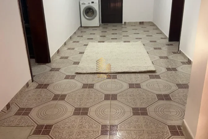Tirane, jepet me qera apartament 2+1+Ballkon Kati 1, 80 m² 350 € (Rruga Dibres)