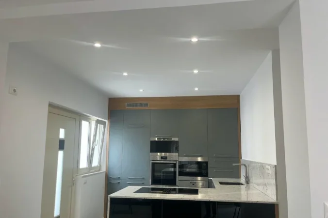 Tirane, jepet me qera apartament 2+1 Kati 1, 80 m² 550 € (RRUGA BESA)