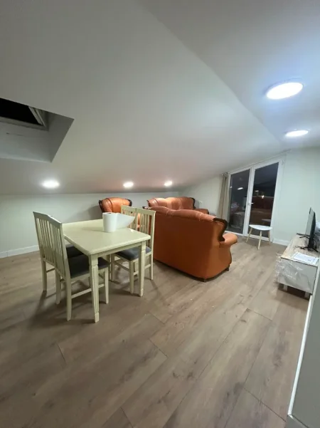 Tirane, jepet me qera apartament 2+1 Kati 3, 100 m² 450 € (Perballe UET ne Porcelan)