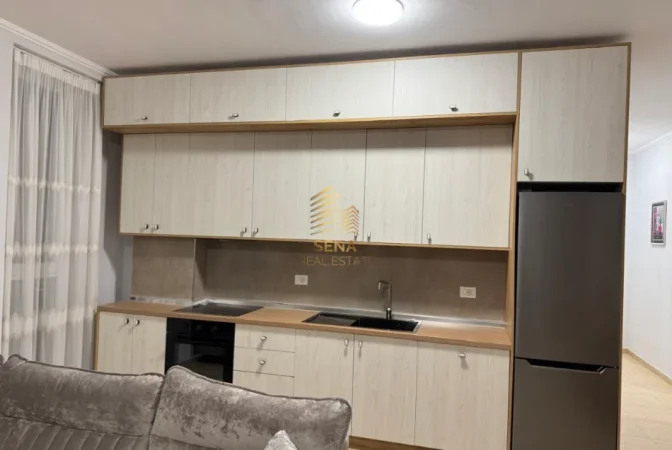 Tirane, jepet me qera apartament 2+1+Ballkon Kati 1, 122 m² 800 € (Bulevardi i Ri)