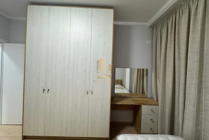 Tirane, jepet me qera apartament 2+1+Ballkon Kati 1, 122 m² 800 € (Bulevardi i Ri)
